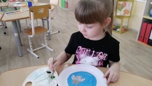 Роспись тарелки "Совушка сова - большая голова", гуашь, МБДОУ 15 "Ручеёк" г.Усть-Илимск .mp4