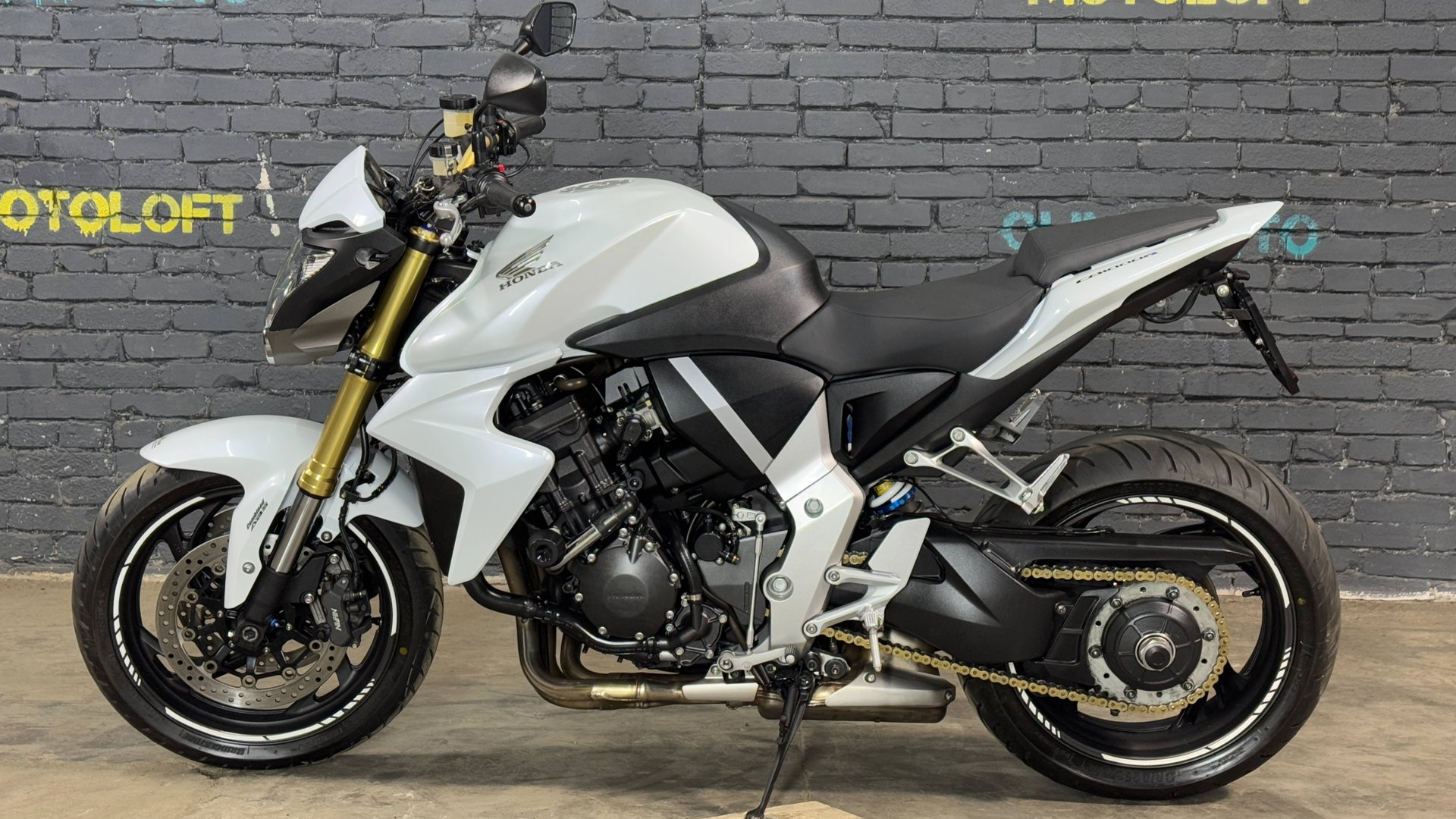 Honda CB1000R 2012 white смотреть онлайн