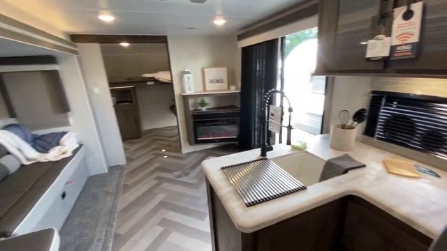 The 36VBDS Wildwood features so much...take a look and you will understand! This floorplan is CRAZY смотреть онлайн