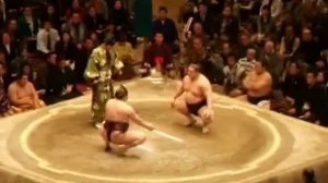 Sumo: Hakuho Vs Wakanosato. A great Fight at Ryogoku Stadium (Tokyo, 2008)