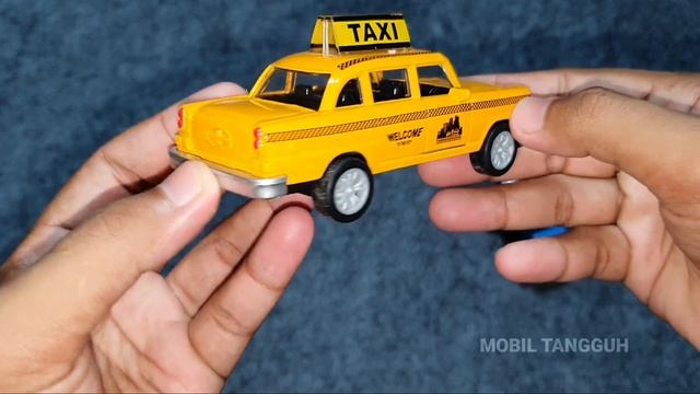 Mainan mobil balap Lightning McQueen, mobil Taxi, dan mobil hardtop jeep смотреть онлайн