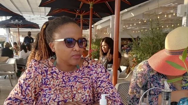 Dinner at the Bungalow Clifton смотреть онлайн