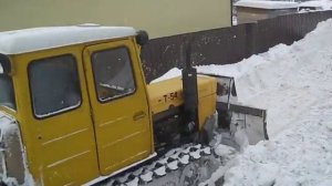 Трактор т 54. Продолжение дня уборки снега.