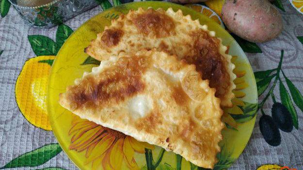 Чебуреки с картофелем и с красным перцем