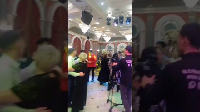 Бакберди Айдарканов агам м-н биргеликте дуэт ырдап аткан кезим смотреть онлайн