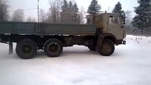 КамАЗ валит боком. Немного дрифта. КамАЗ-5320