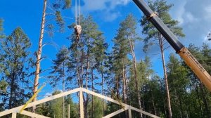 Установка 15-метровых ферм на МЗП для каркасного дома: ручная сборка и монтаж на площадке