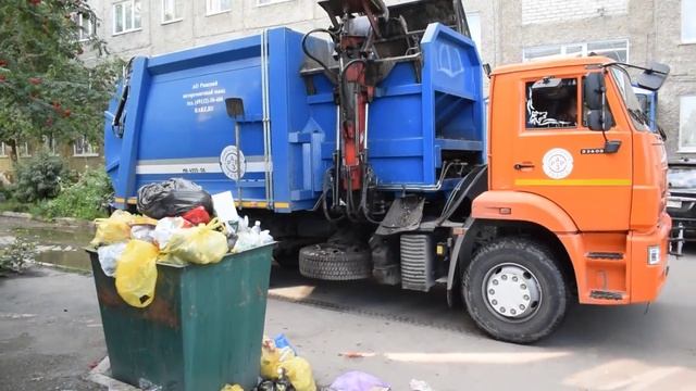 Мусоровоз МК-4555-06 на шасси КамАЗ-53605-A5 (В 355 ОМ 122). Работа. / Kamaz garbage truck. смотреть онлайн
