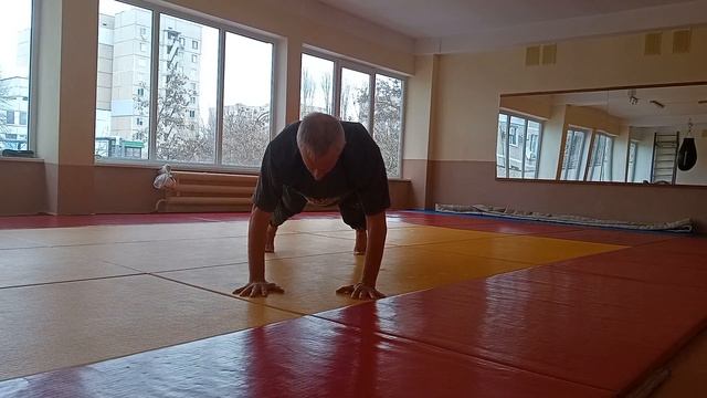 Домашние тренировки без оборудования. "Треножник"- упражнение для всего тела смотреть онлайн