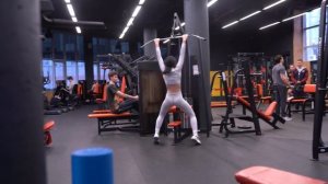 ПРИТВОРИЛАСЬ НОВИЧКОМ В ЗАЛЕ! И собрала рекции! GYM PRANK #2