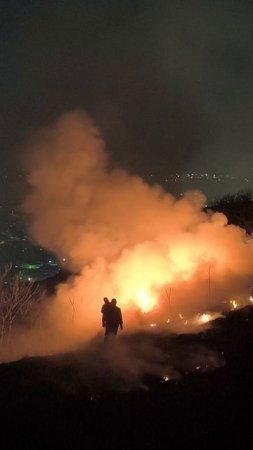 Сильный пожар на горе Горячей в Пятигорске