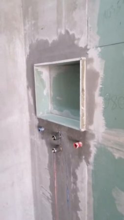 Безкаркасная ниша из гклв под плитку в душевой.