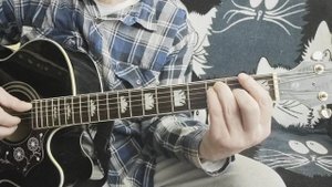 Музыкант - Константин Никольский на гитаре ( Простой разбор )