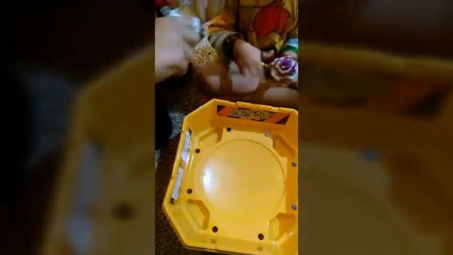 New hasbro Heat Salamander S4 unboxing and testing beyblade burst turbo смотреть онлайн