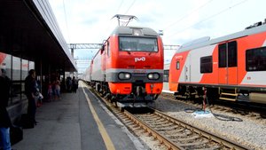 ЭП2К-434 с поездом 521 Приобье - Новороссийск  прибывает на станцию Екатеринбург-Пассажирский