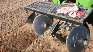 Трактор DF 250 и сажалка BOMET Посадка картофеля 2015 г