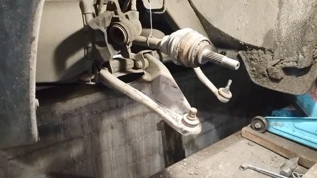 Стук при нажатии педали тормоза в Рено Логан. смотреть онлайн