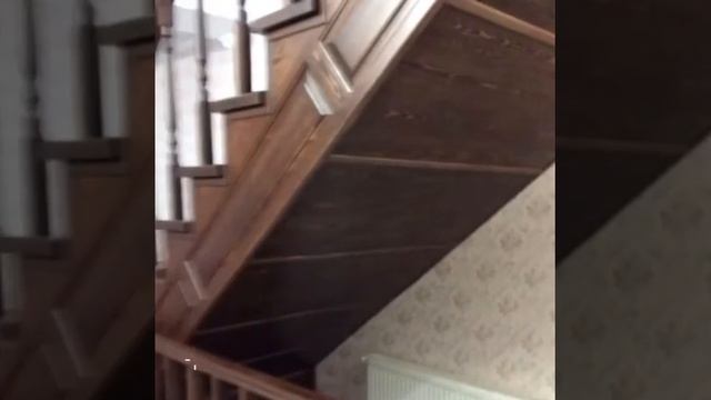 Шикарная лестница из массива дерева