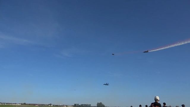 LARGEST F-16 FIGHTING FALCON TEAM JETCAT RC TURBINE JETS FLIGHT DEMONSTRATION смотреть онлайн