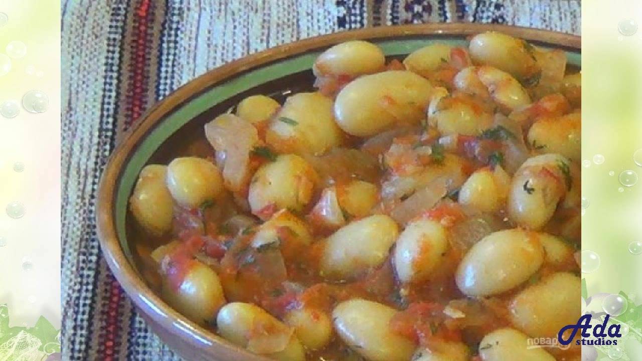 До чего же вкусно и просто! Фасоль, тушенная в томатном соусе, это очень сытное белковое блюдо, кото