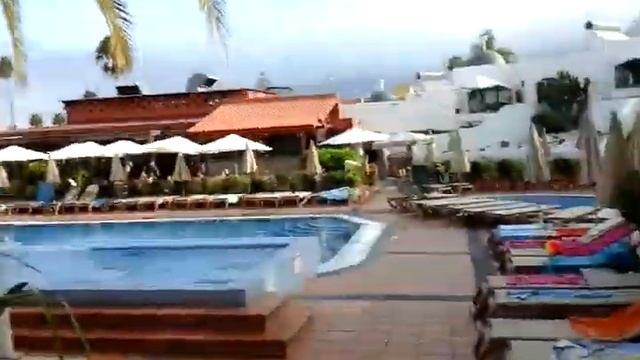 How to get to the breakfast bar from my bungalow смотреть онлайн