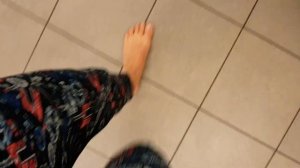 Пойду босиком в магазин и съем в потоке апельсин.