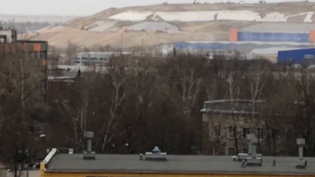 г.о. Балашиха, м-он Кучино, улица Южная 11Б. Дата: 30.03.2020, время 16:30. Дым, гарь. смотреть онлайн