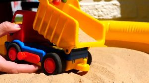 Игры для детей - Маша Капуки на море ловит рыбу - Видео с игрушками для малышей