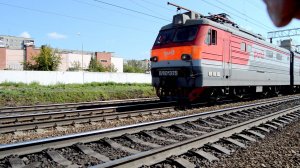 ВЛ10-375 с грузовым поездом следует через о.п. ВИЗ