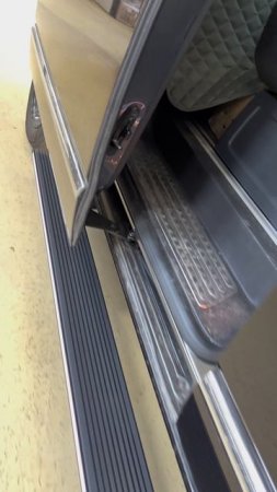 Электропороги ATS с подсветкой на Volkswagen Multivan