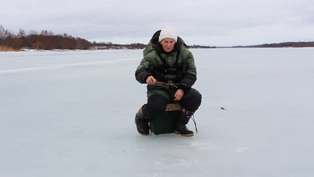 Рыбалка на зимнюю удочку весной. Хорошая погода, лёд крепкий.1 го апреля, а мы ловим зимней удочкой