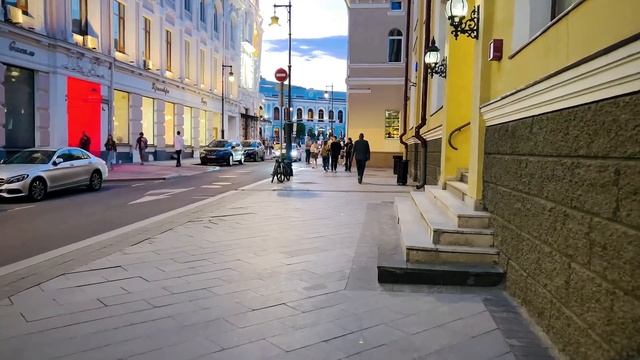 Звуки города: Вечерние прогулки по Москве 🌆🚦🚶♂️
