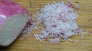 Салат из куриного филе с копченой грудинкой