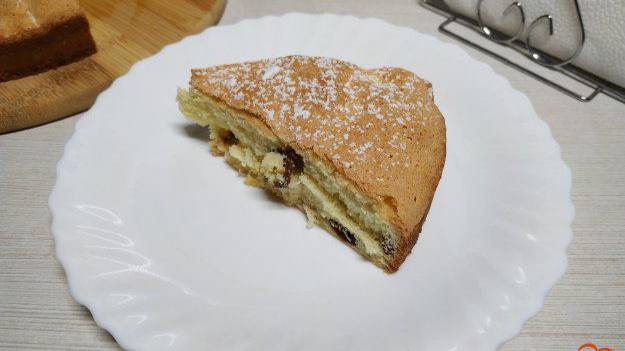 Бисквит с арахисом и изюмом