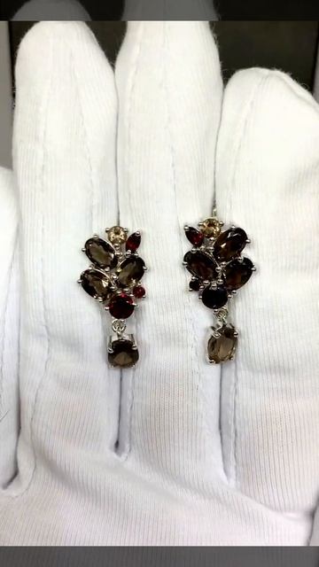 Серьги из серебра вес 4,90 гр с раухтопазом и гранатами
