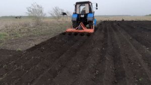 МТЗ. Вспашка фрезой огорода под картошку.