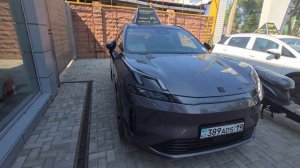 Lynk&Co 08 и Zeekr X