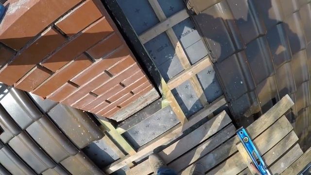 Wyłaz, ława i początek komina "na oko" - Rozbudowa domu z 1938r смотреть онлайн