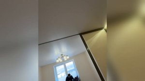 Как обойти раздвижные двери, натяжным потолком, используя бюджетную комплектацию