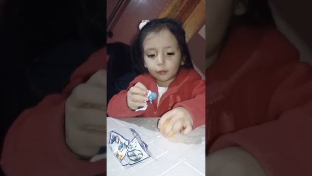 Abriendo huevo kinder Happy hippos