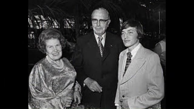 Anatoly Karpov :: His Rise to the Top of the Chess World смотреть онлайн