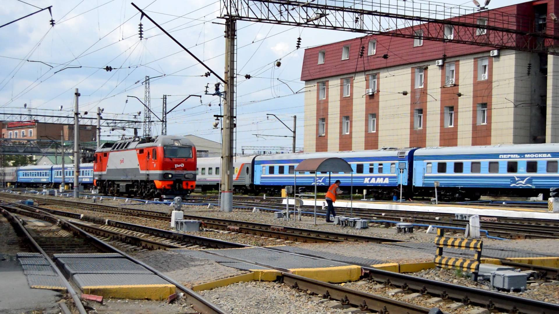 ЭП2К-015 на станции Екатеринбург-Пассажирский