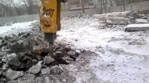 Работа ООО"Автотехмастер" экскаватор+ гидромолот DELTA F-10 2013-03-04-156