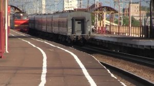 ЧС7-278 с поездом №7 СПб — Севастополь и ЧС2Т-1006 с поездом Осташков — СПб