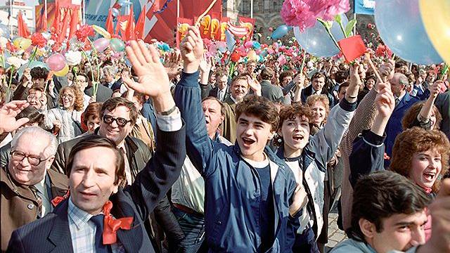 За.витриной.универмага.