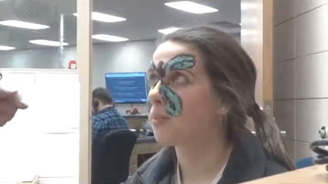 Queen Alexandra's Birdwing Butterfly Face Paint смотреть онлайн