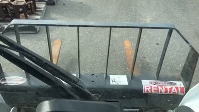 Hydraulically adjustable pallet forks - move tines narrow or wide in side cab! смотреть онлайн