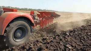 Оборотный плуг Unlu  и Кировец К424
