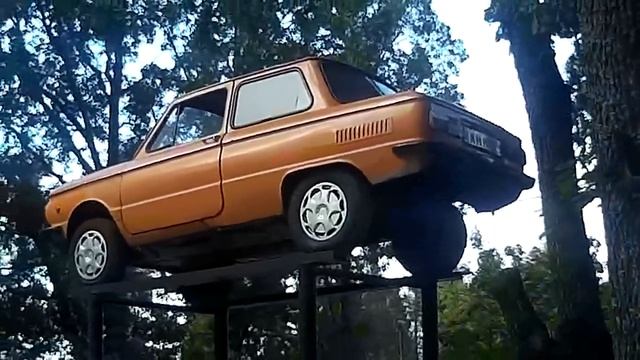 Автомобиль Запорожец на рекламной эстакаде смотреть онлайн