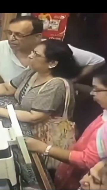 Hidden Cam Lady Thief Caught #shorts смотреть онлайн